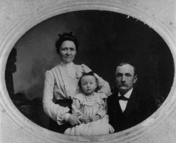 Harriet Elzora (Robb) Green Arnold, Vivian (Arnold) Feather, & Joe Thomas Arnold