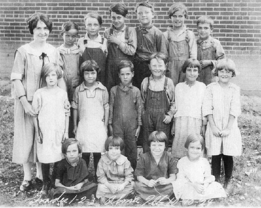 Alma Grade School class; 1924