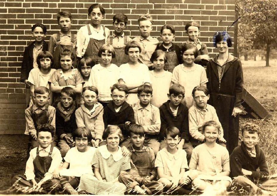 Alma Grade School class; 1925