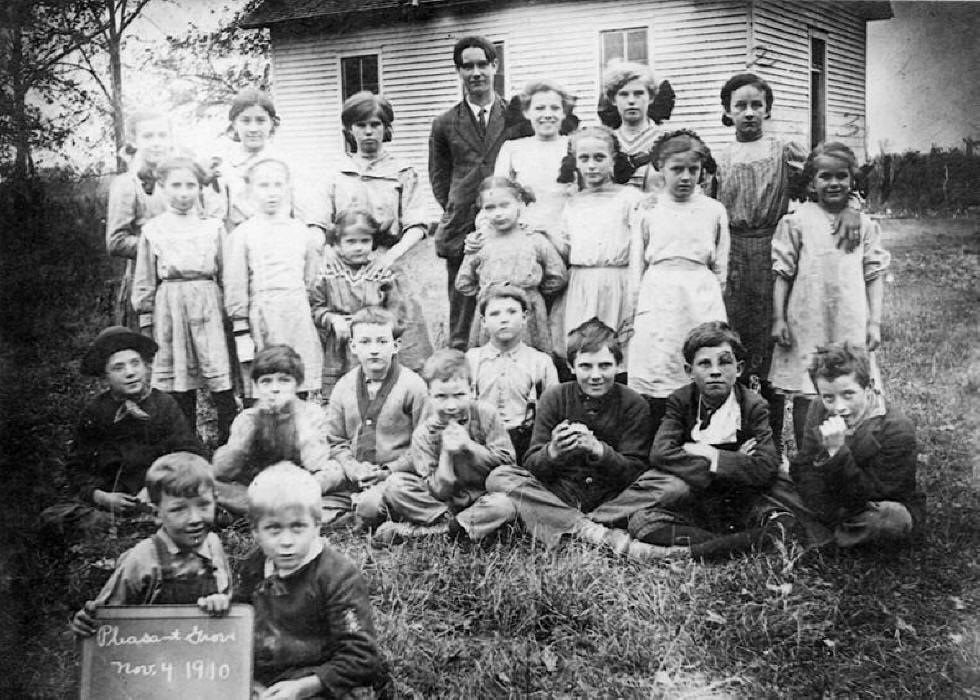 Pleasant Grove School (also known as Jones School & Buzzard Roost School); 1910