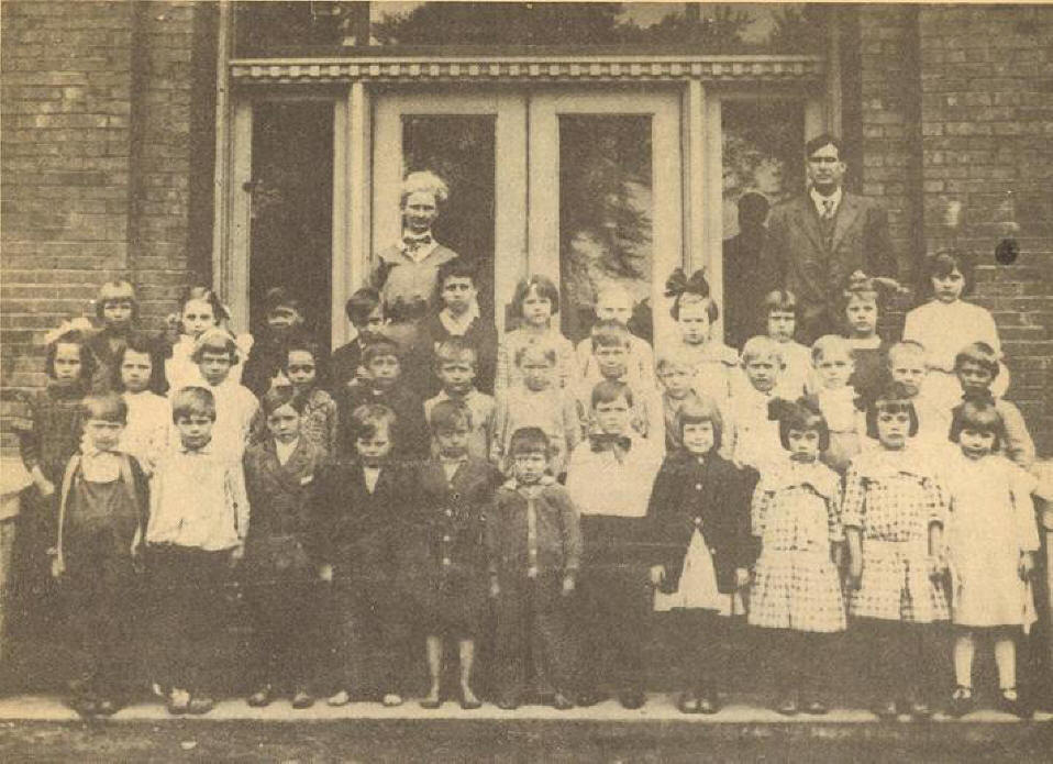 Kinmundy Public Grade School; 1910